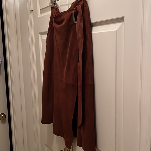🍁🍂🍃 Suede A line skirt! Seamed detail! Excellent condition! Barely worn! - Picture 4 of 9